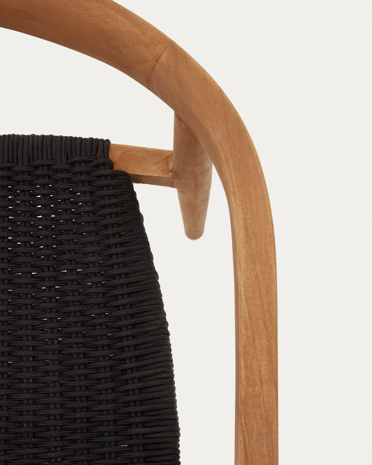 Ydalia stapelbarer Outdoor-Stuhl aus massivem Teakholz natürliches Finish schwarzes Seil - ZEN ZONE Furniture