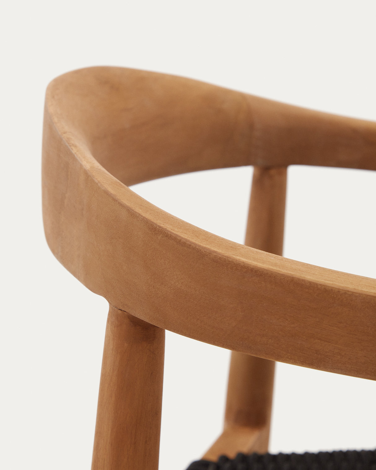 Ydalia stapelbarer Outdoor-Stuhl aus massivem Teakholz natürliches Finish schwarzes Seil - ZEN ZONE Furniture