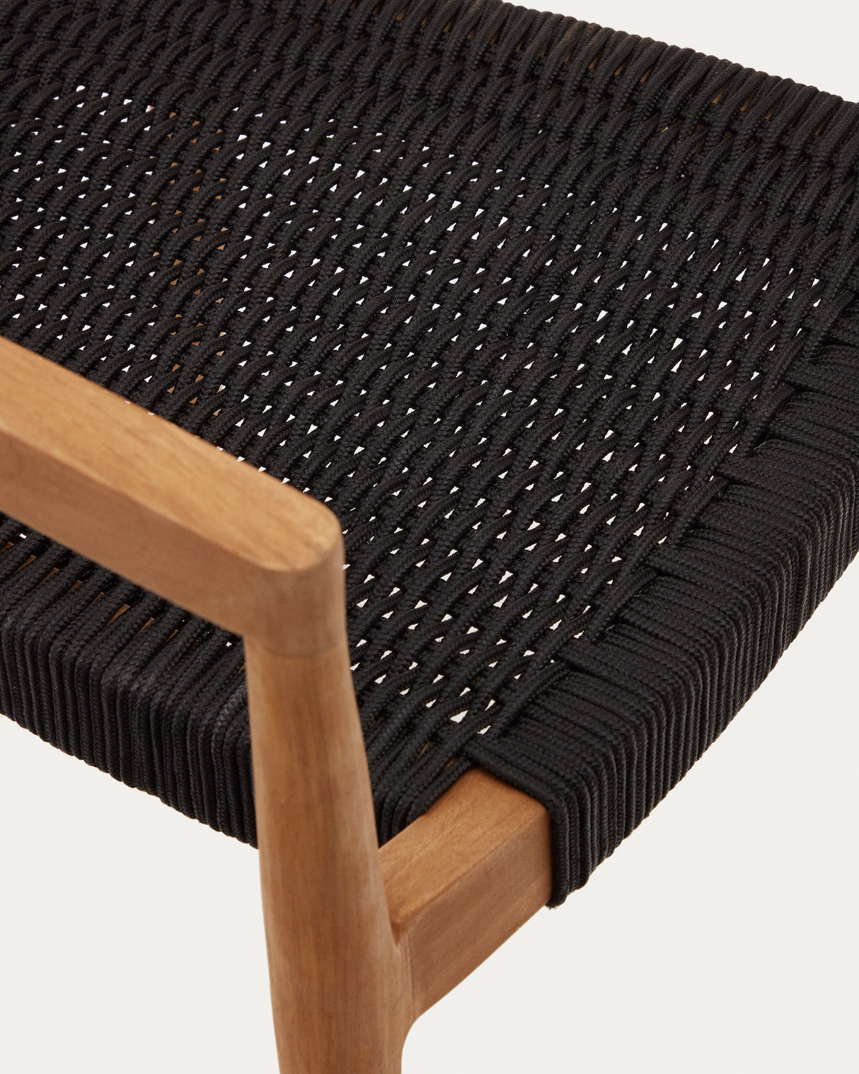 Ydalia stapelbarer Outdoor-Stuhl aus massivem Teakholz natürliches Finish schwarzes Seil - ZEN ZONE Furniture