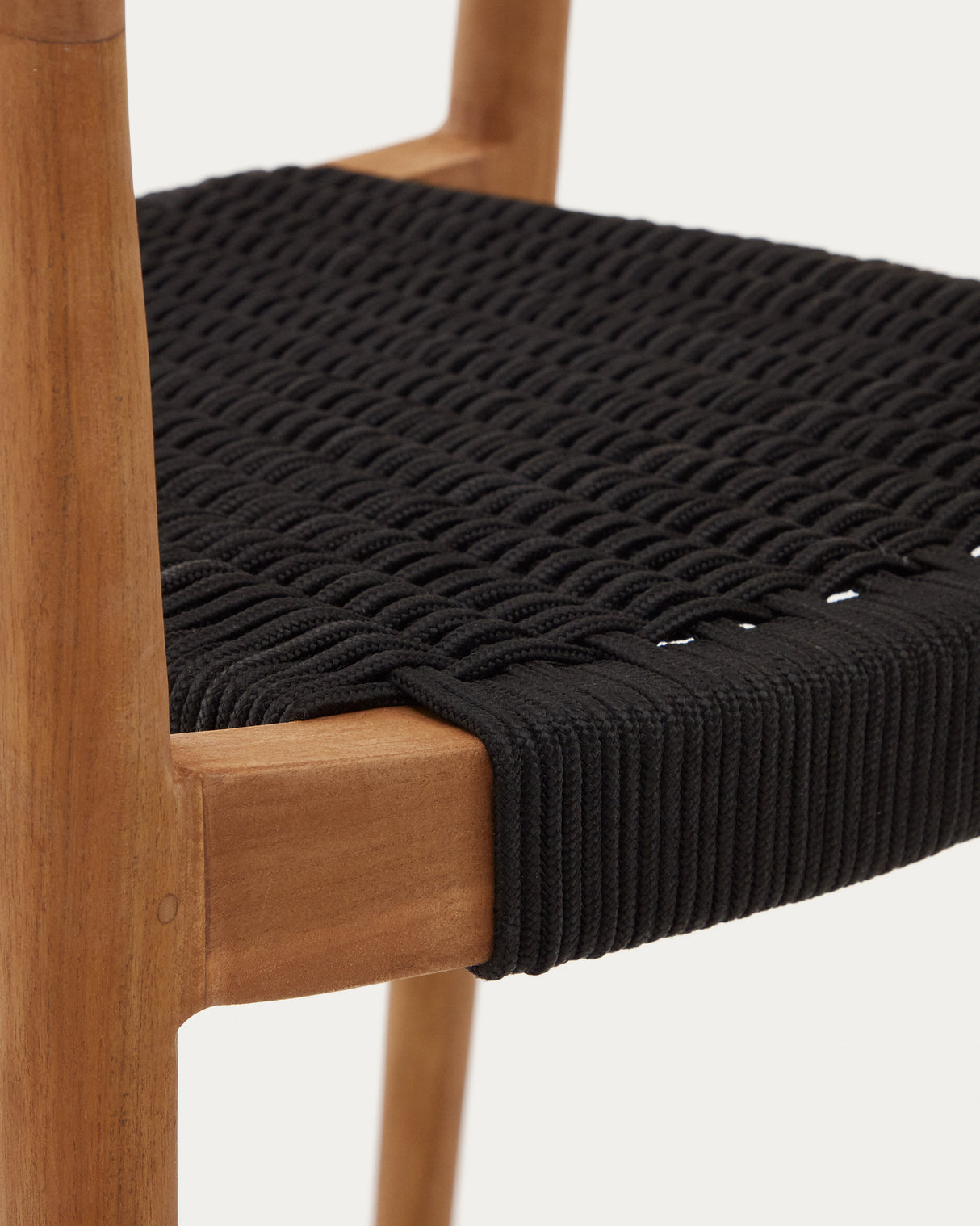 Ydalia stapelbarer Outdoor-Stuhl aus massivem Teakholz natürliches Finish schwarzes Seil - ZEN ZONE Furniture