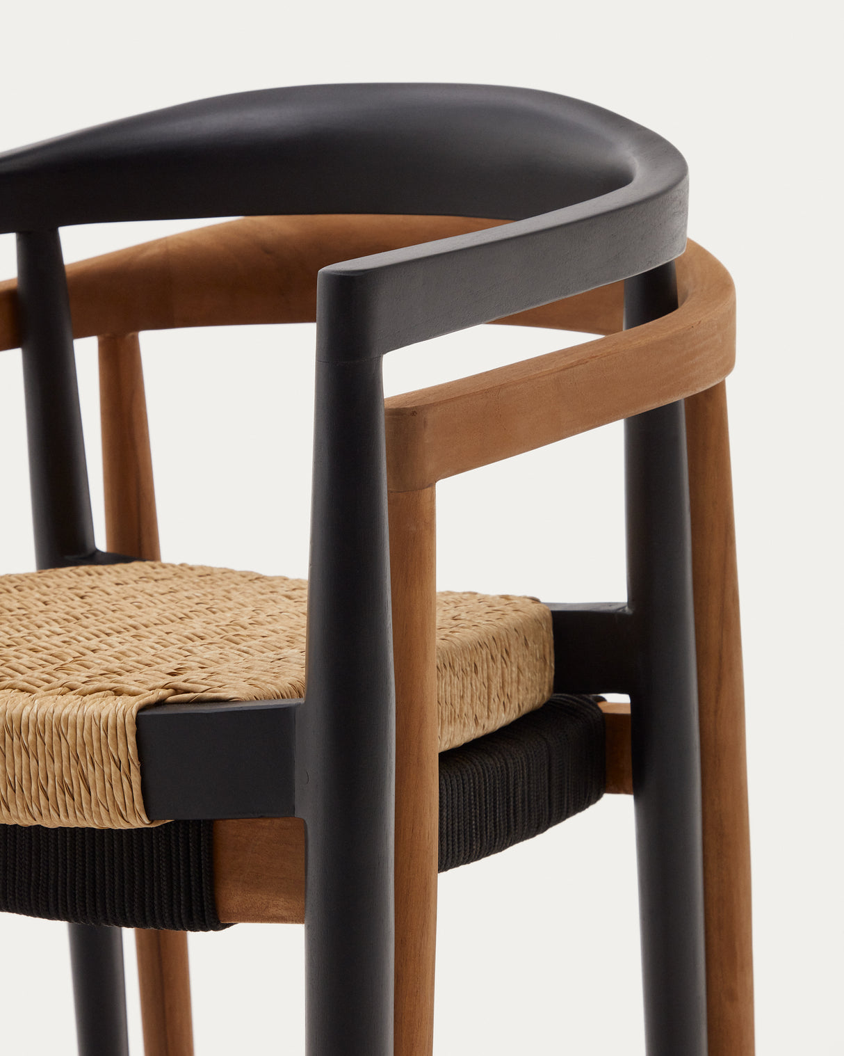 Ydalia stapelbarer Outdoor-Stuhl massives Teakholz schwarz Seil aus synthetischem Rattan - ZEN ZONE Furniture