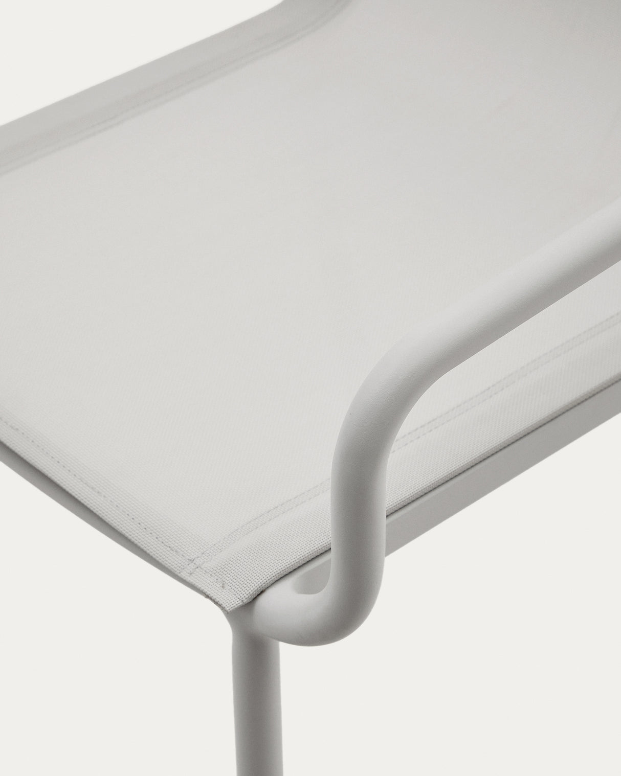 Galdana stapelbarer Gartenstuhl aus Aluminium mit hellgrauem Lackfinish - ZEN ZONE Furniture