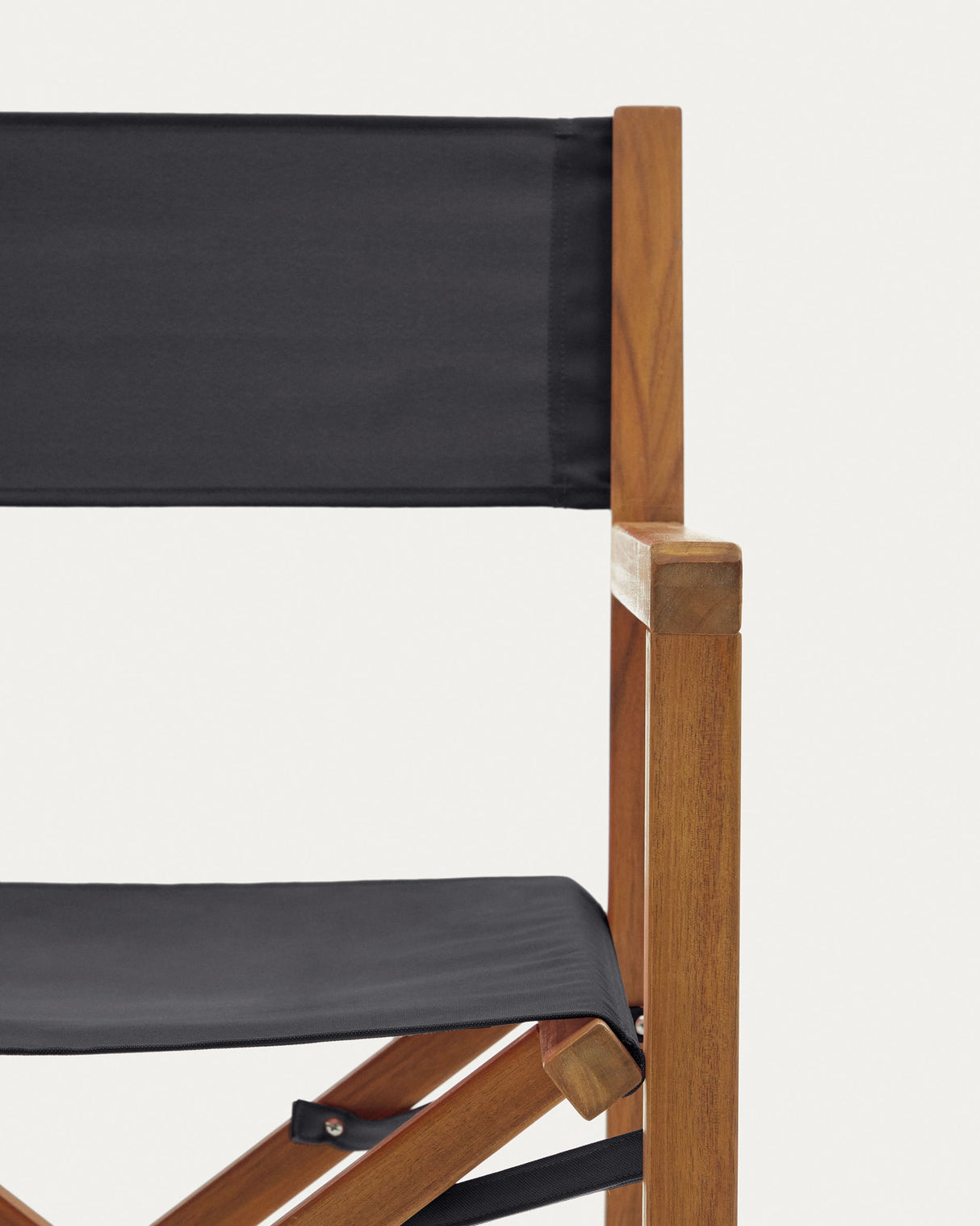 Thianna Outdoorklappstuhl in Schwarz aus massivem Akazienholz FSC 100% - ZEN ZONE Furniture