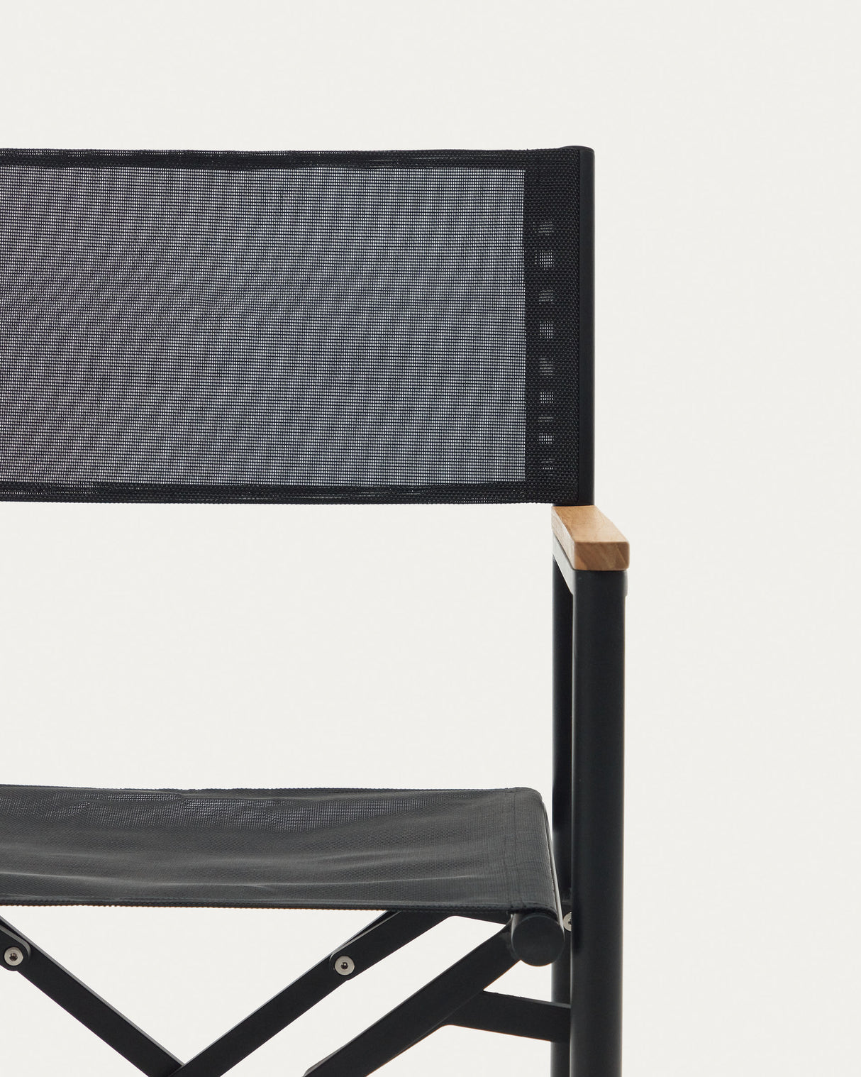 Llado Klappstuhl 100% outdoor aus Aluminium in Schwarz und massivem Teakholz - ZEN ZONE Furniture