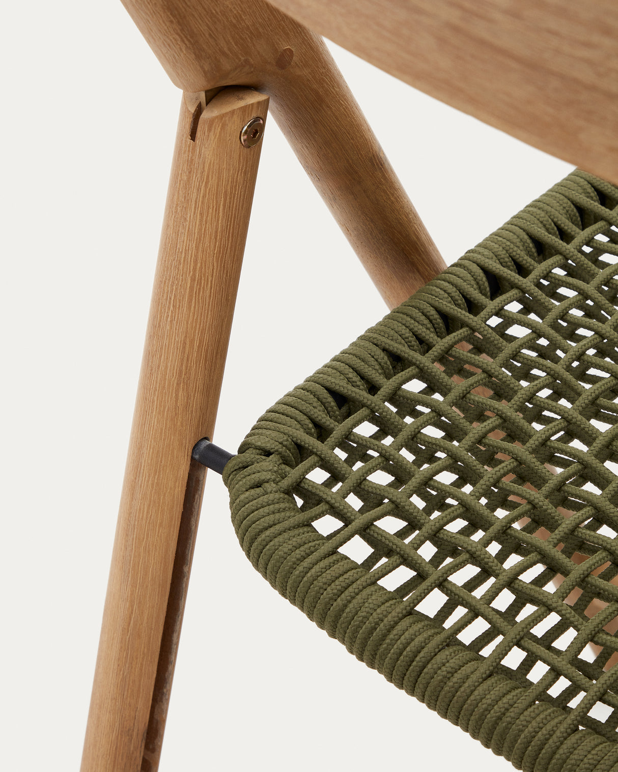 Klappstuhl Dandara aus Akazienmassivholz und einer Stahlstruktur mit geflochtener Sitzfläche in grün FSC 100% - ZEN ZONE Furniture