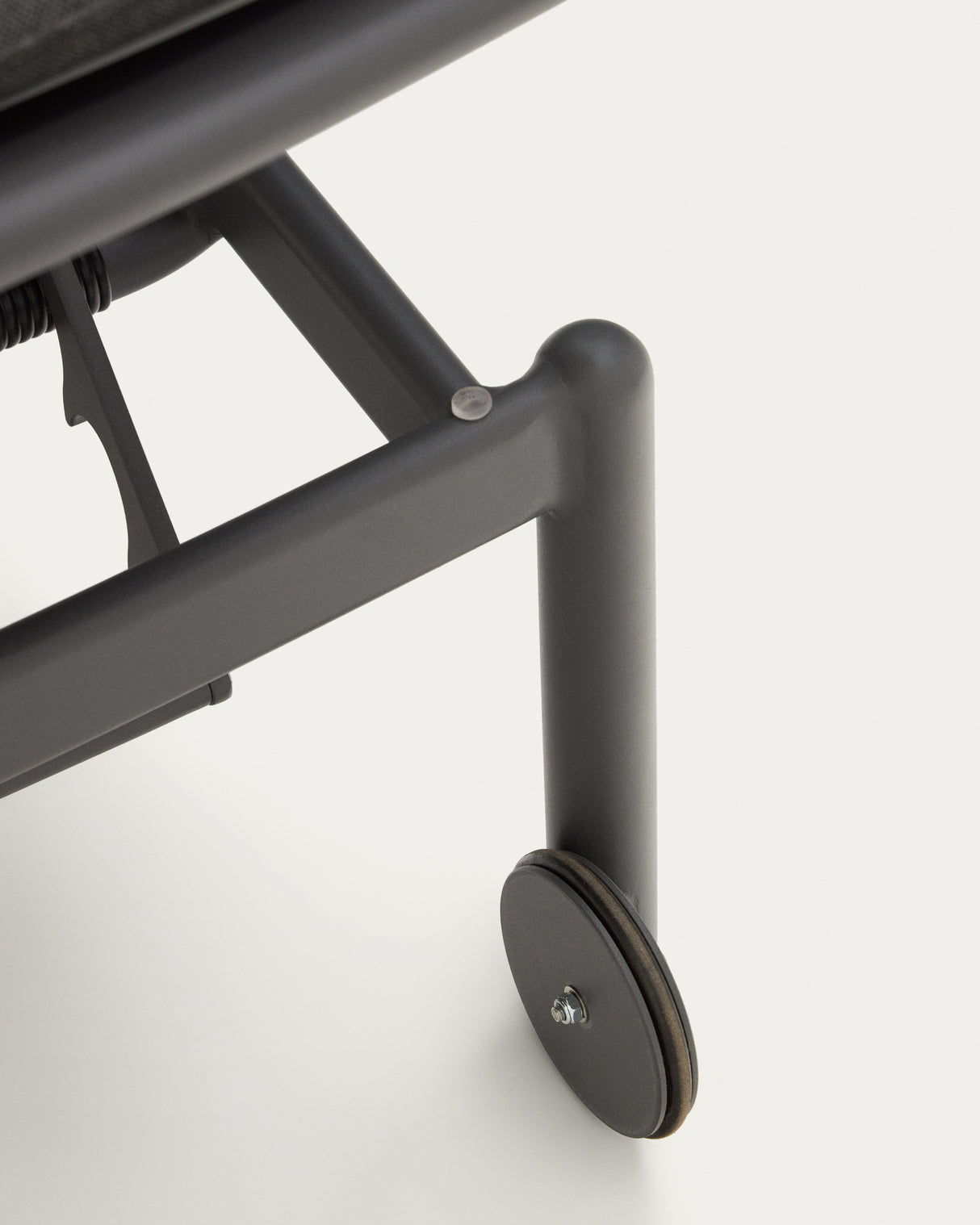 Marcona Sonnenliege für den Außenbereich aus Aluminium mit schwarzer Lackierung. - ZEN ZONE Furniture