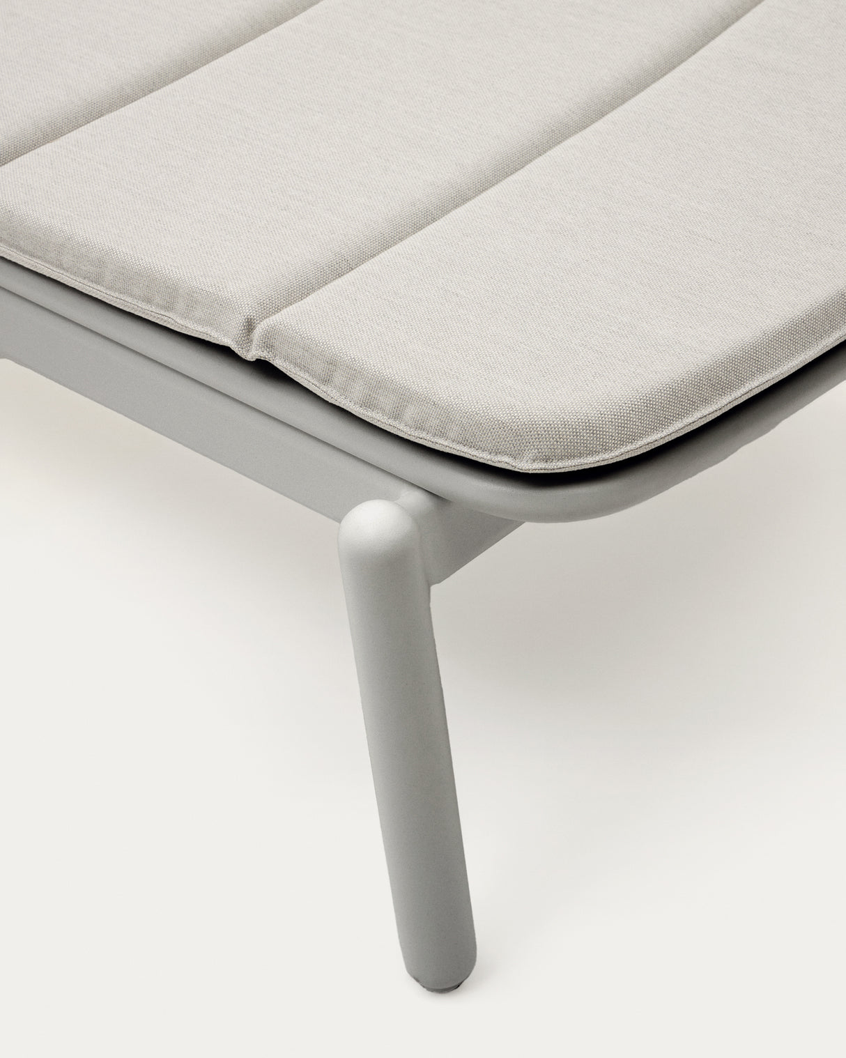 Marcona Sonnenliege für den Außenbereich aus Aluminium mit weißer Lackierung - ZEN ZONE Furniture