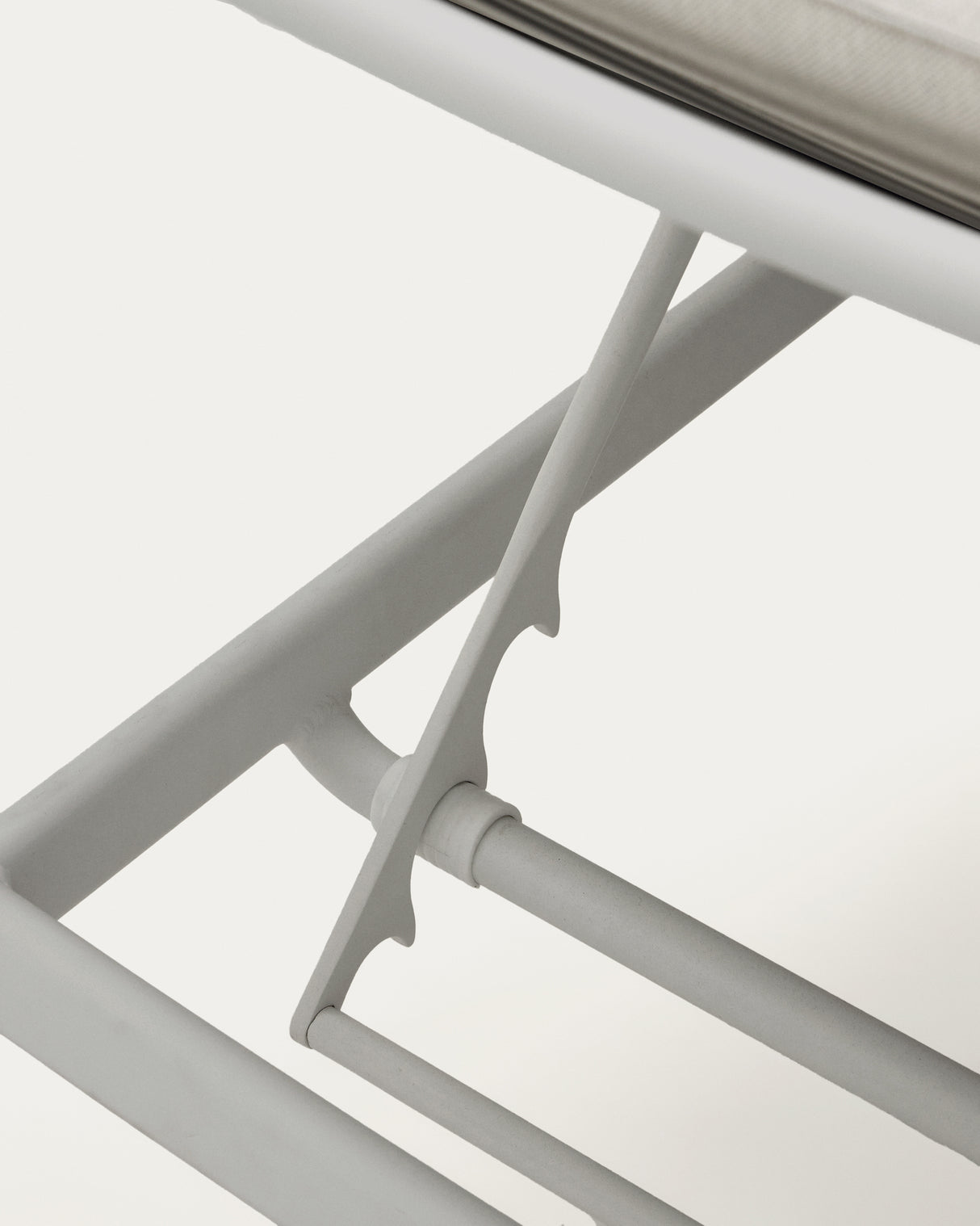 Marcona Sonnenliege für den Außenbereich aus Aluminium mit weißer Lackierung - ZEN ZONE Furniture