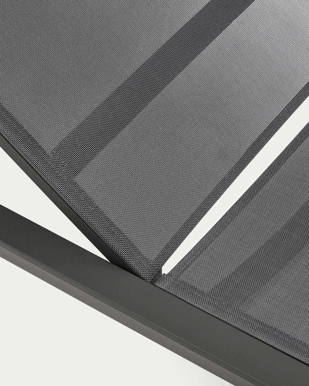 Canutells Aluminium Liegestuhl mit schwarzem Finish - ZEN ZONE Furniture