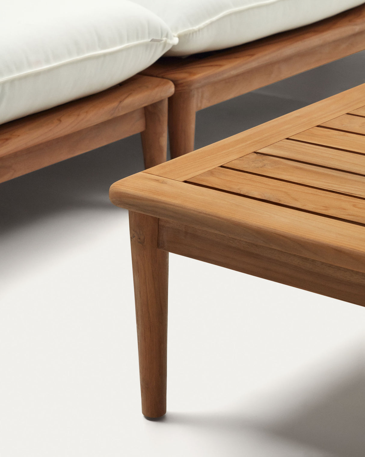 Portitxol modulares Set Ecksessel, 4 Sessel und Couchtisch aus massivem Teakholz - ZEN ZONE Furniture