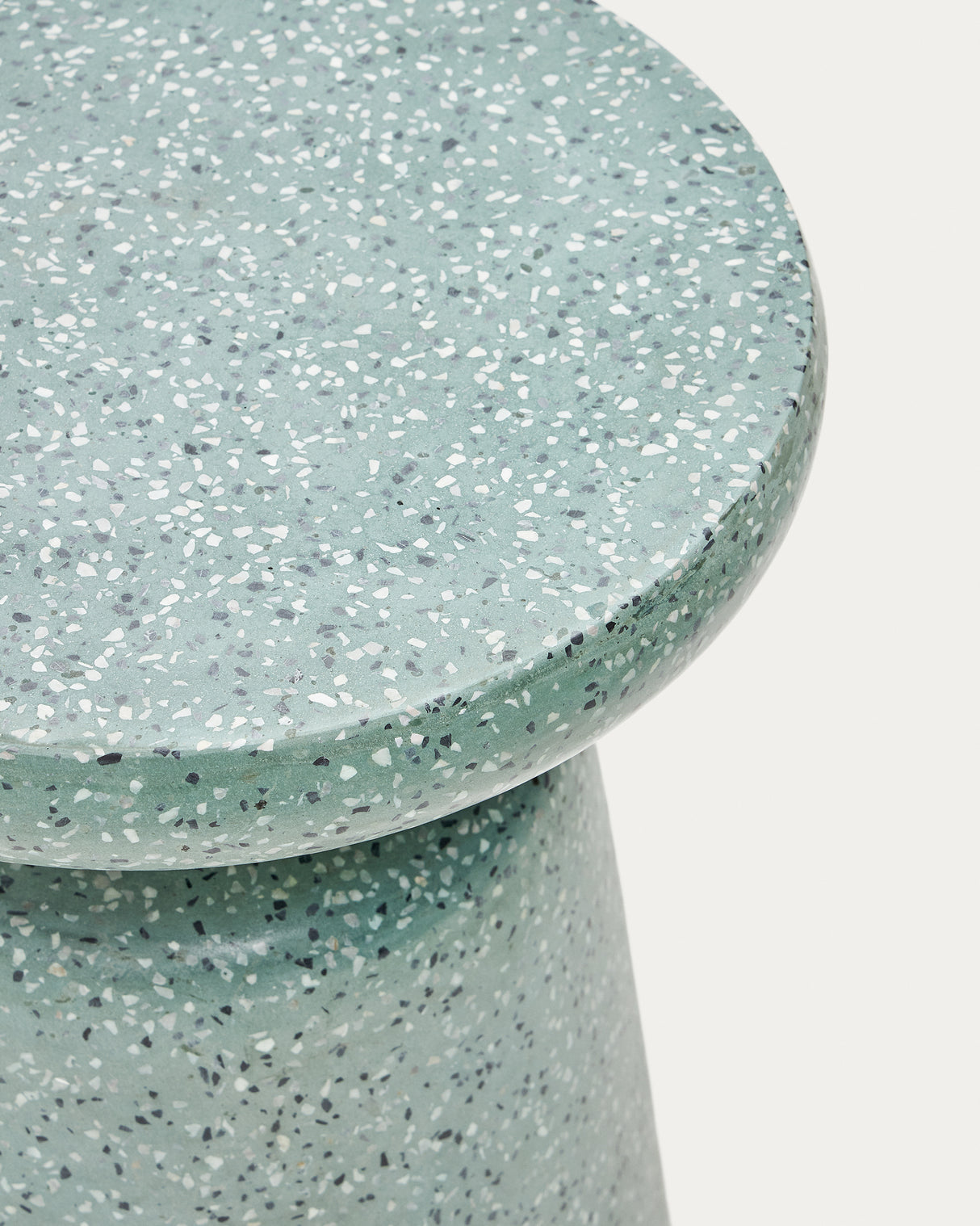 Mesquida Outdoor Beistelltisch aus grünem Terrazzo Ø 39 cm - ZEN ZONE Furniture