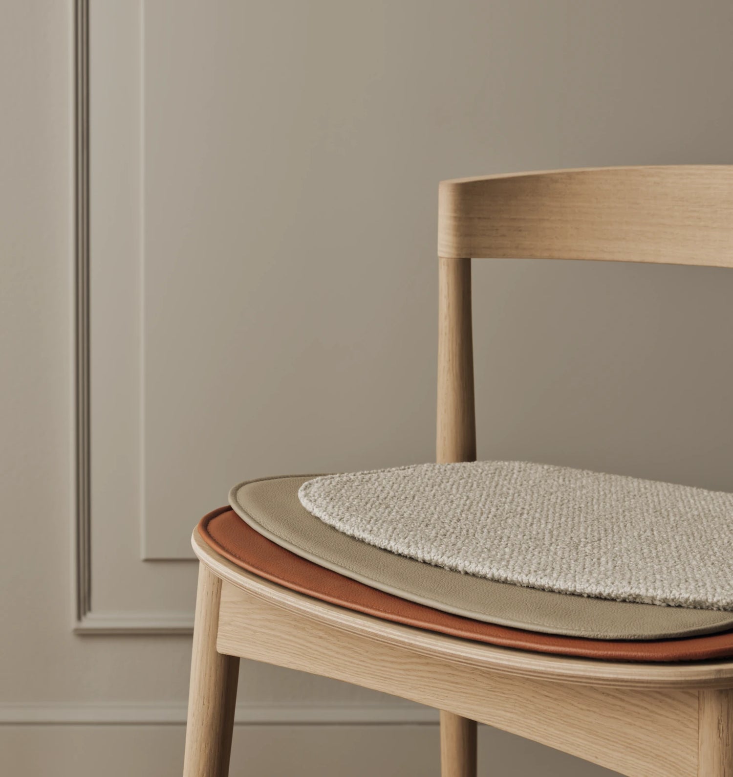 Kite Esstischstuhl aus Eiche hellgrau lackiert – Farben Edition - ZEN ZONE Furniture