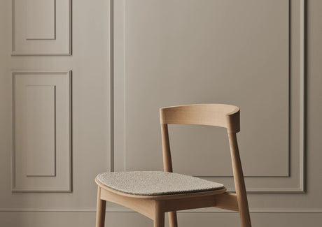 Kite Esstischstuhl aus Eiche geölt – Gepolstert, Soil - Glattes Gewebe, Sand - ZEN ZONE Furniture