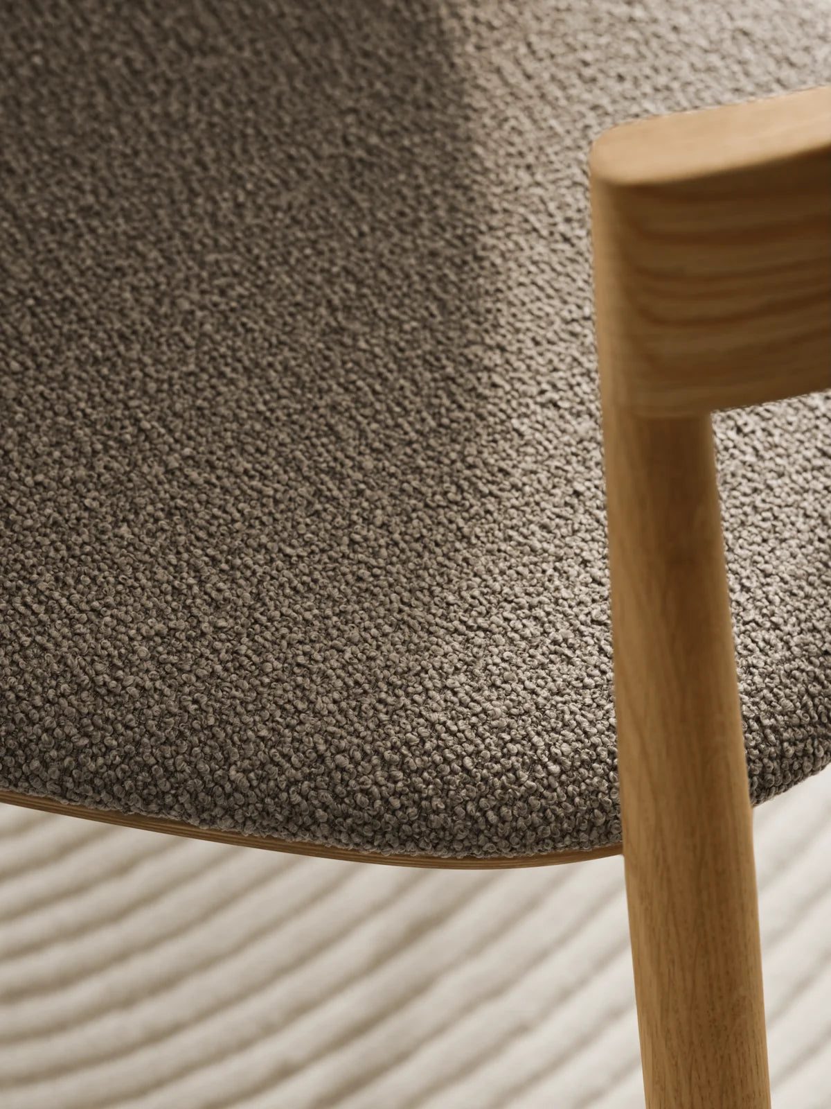 Kite Esstischstuhl aus Eiche geölt – Gepolstert, Soil - Glattes Gewebe, Sand - ZEN ZONE Furniture