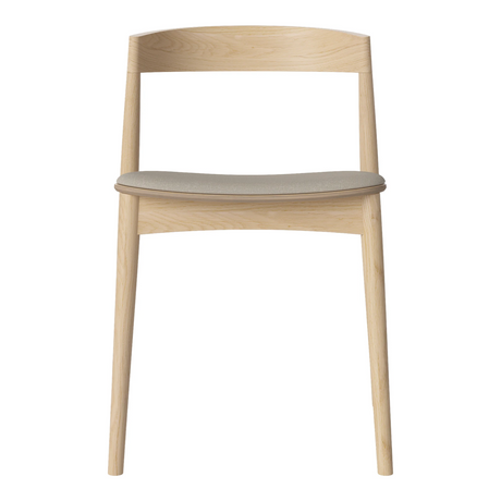 Kite Esstischstuhl aus Eiche weiß pigmentiert geölt – Gepolstert, Soil - Glattes Gewebe, Sand - ZEN ZONE Furniture