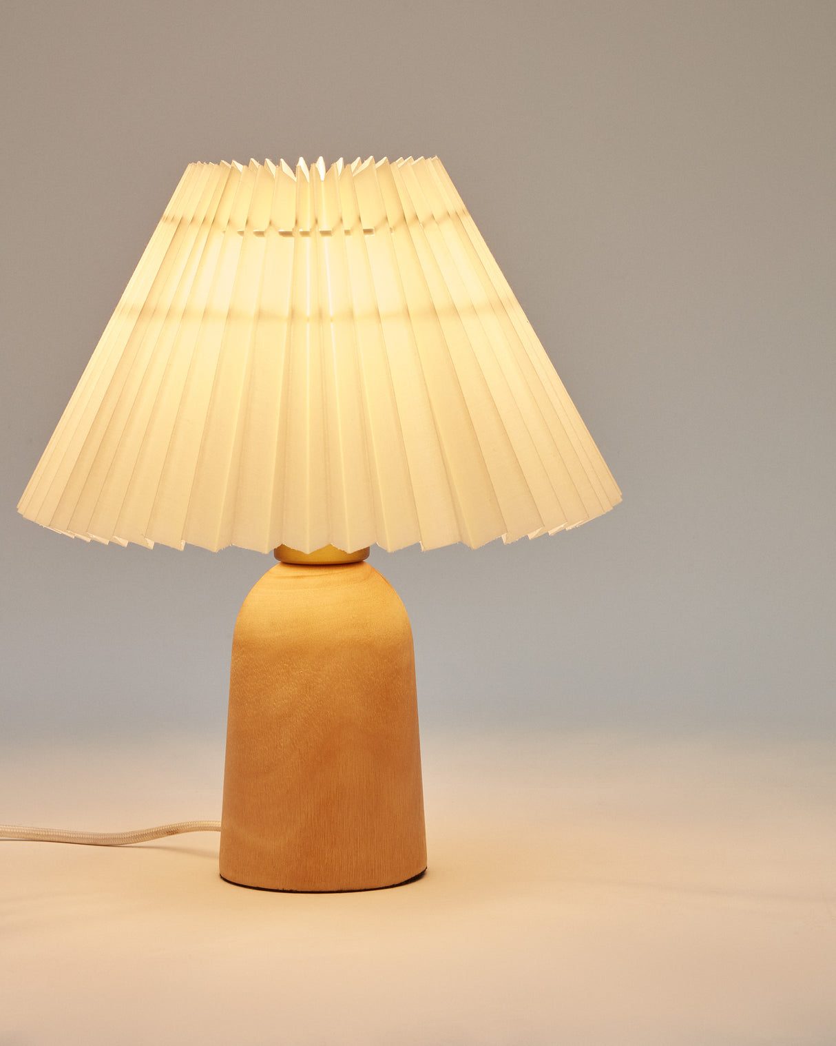 Benicarlo Tischlampe aus Holz mit Finish in Natur und Beige UK - ZEN ZONE Furniture