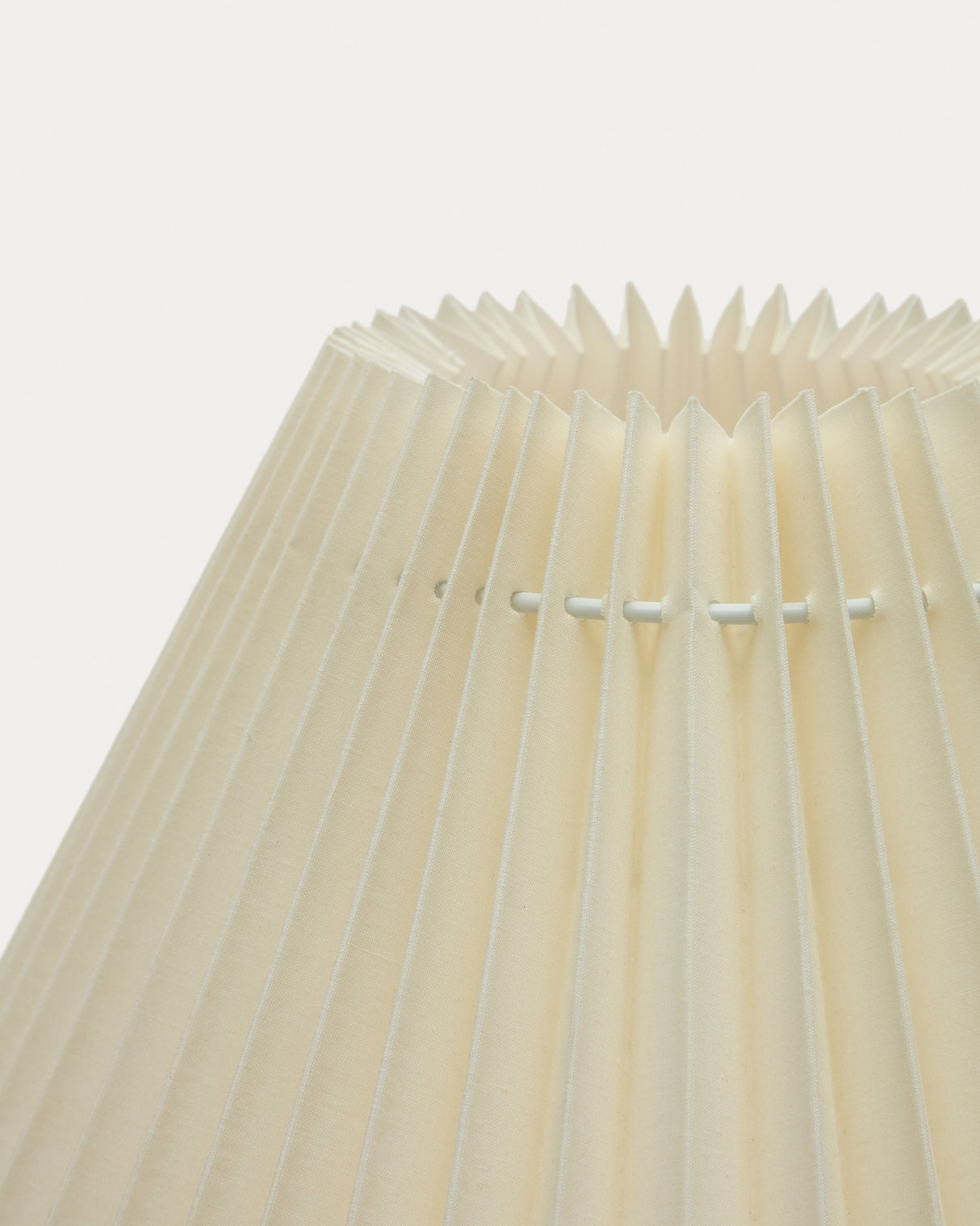 Benicarlo Tischlampe aus Holz mit Finish in Natur und Beige UK - ZEN ZONE Furniture