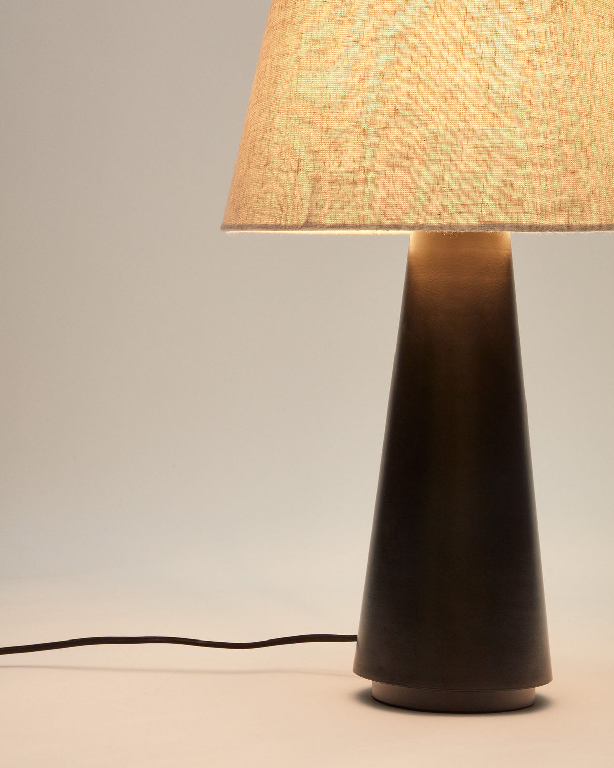 Torrent Tischlampe Schwarz - ZEN ZONE Furniture