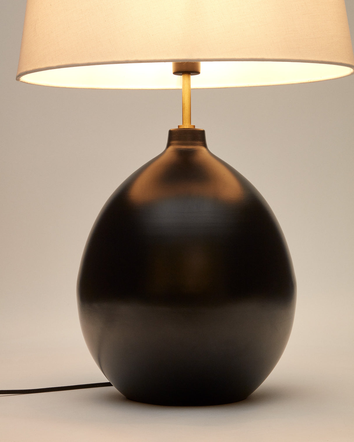 Foixa Tischlampe Schwarz - ZEN ZONE Furniture