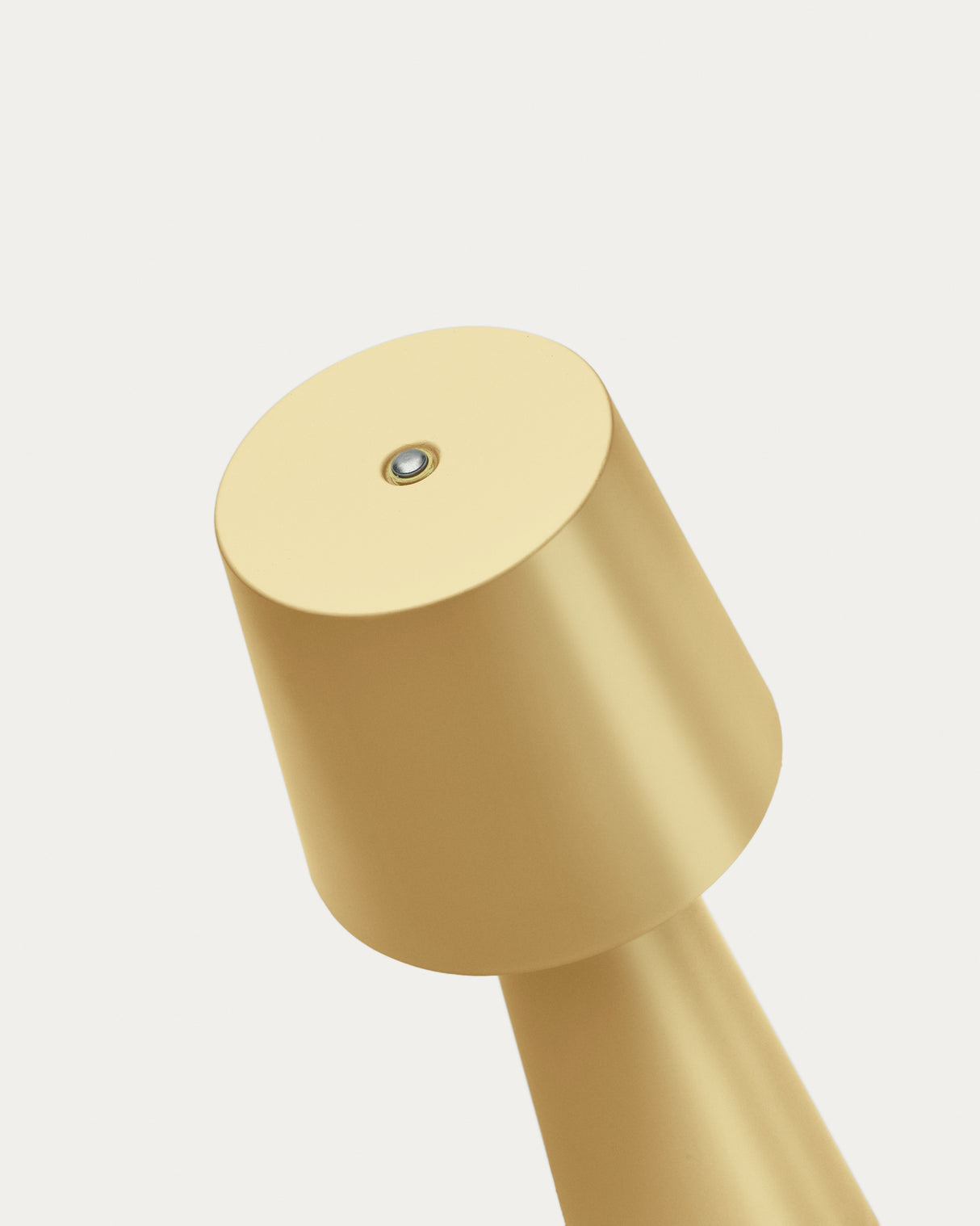 Arenys Tischlampe klein aus Metall mit goldener Lackierung - ZEN ZONE Furniture