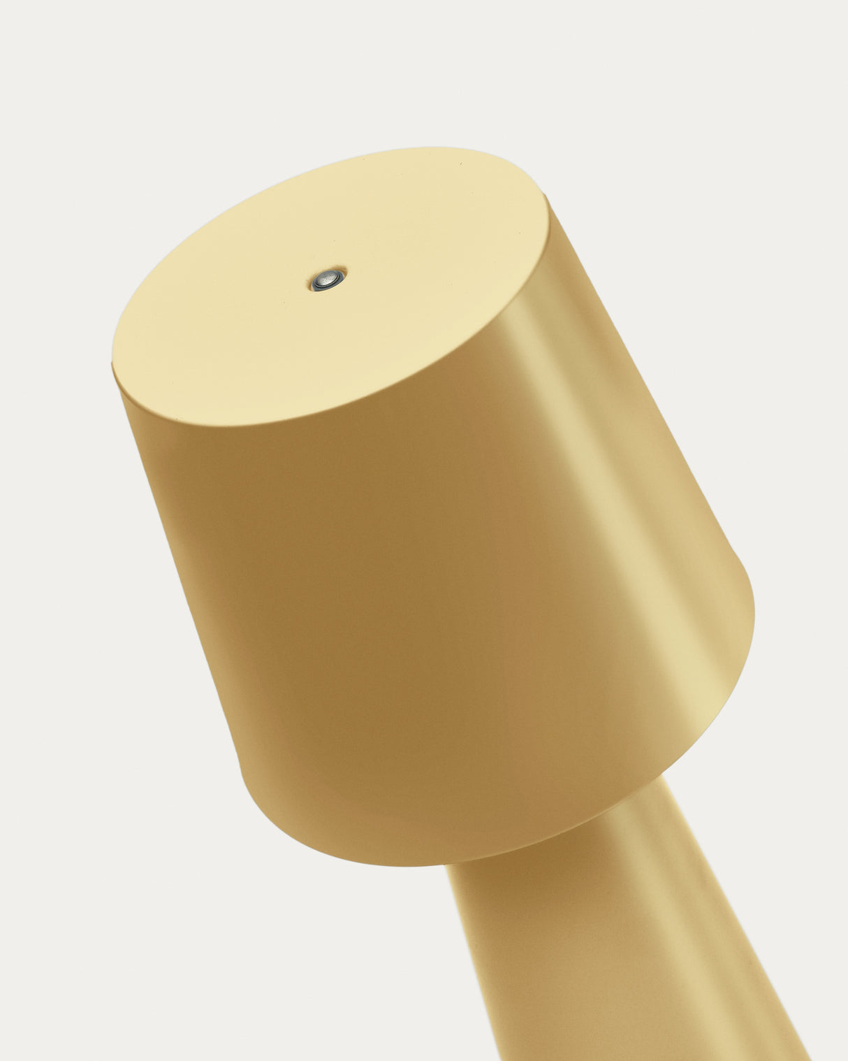 Arenys Tischlampe groß aus Metall mit goldener Lackierung - ZEN ZONE Furniture