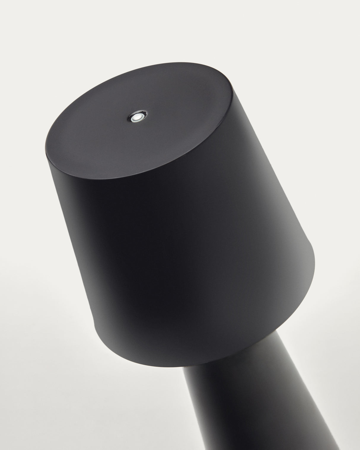 Arenys Outdoor Tischlampe groß aus Metall mit schwarzem Lackfinish - ZEN ZONE Furniture