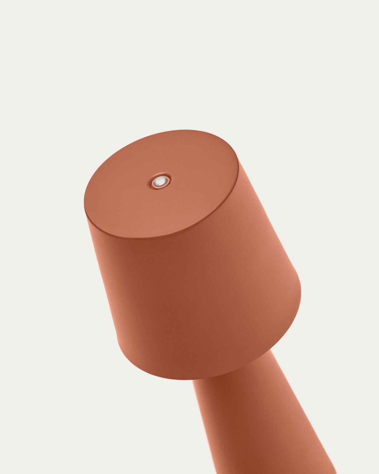 Arenys Outdoor Tischlampe klein aus Metall mit terrakottafarbenem Finish - ZEN ZONE Furniture