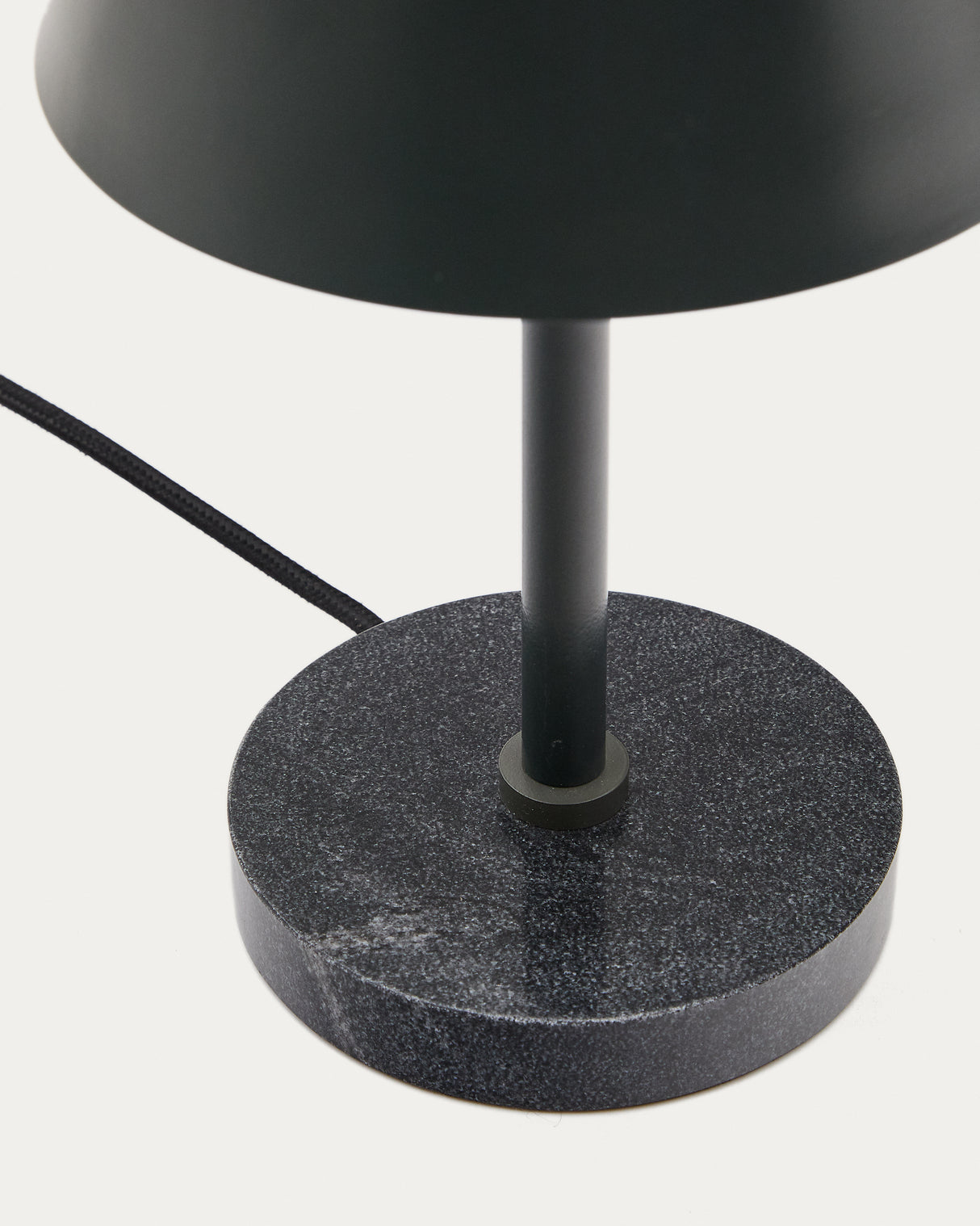 Tischleuchte Calina aus grünem Metall und schwarzem Marmor - ZEN ZONE Furniture