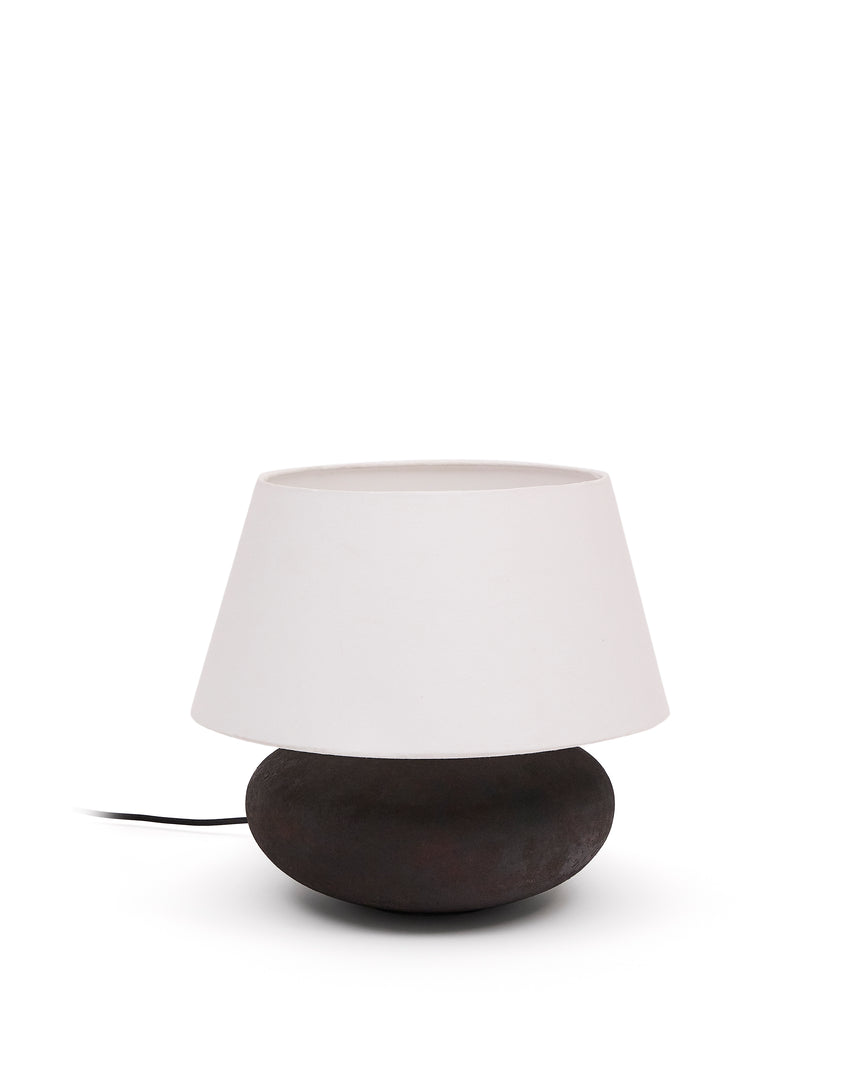 Tischleuchte Nessi aus Metall mit schwarzem Terrakotta-Effekt. - ZEN ZONE Furniture