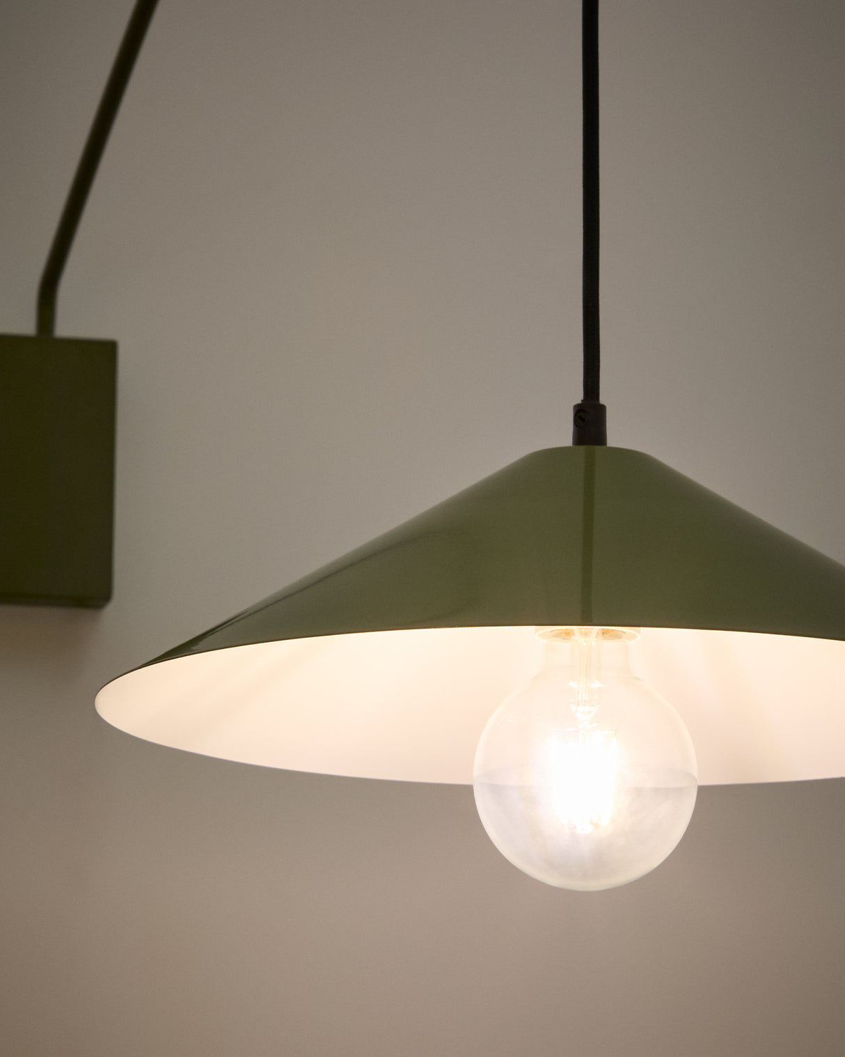 Wandleuchte Kally aus Metall mit grün lackiertem Finish - ZEN ZONE Furniture