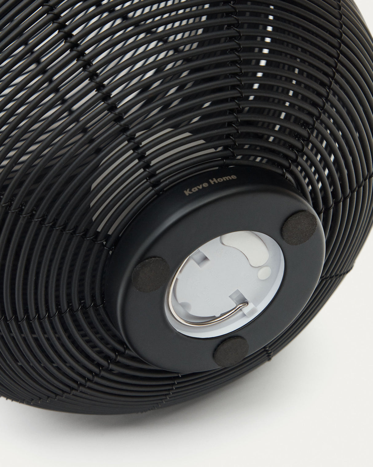 Saranella kleine tragbare Tischlampe aus Kunstrattan in Schwarz - ZEN ZONE Furniture