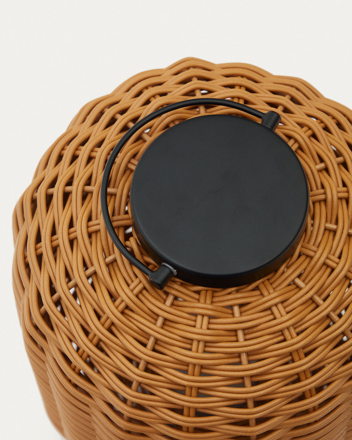 Saranella kleine tragbare Tischlampe aus Kunstrattan in Braun - ZEN ZONE Furniture