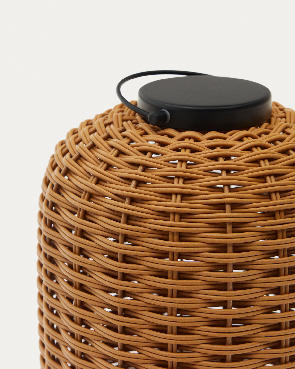 Saranella kleine tragbare Tischlampe aus Kunstrattan in Braun - ZEN ZONE Furniture