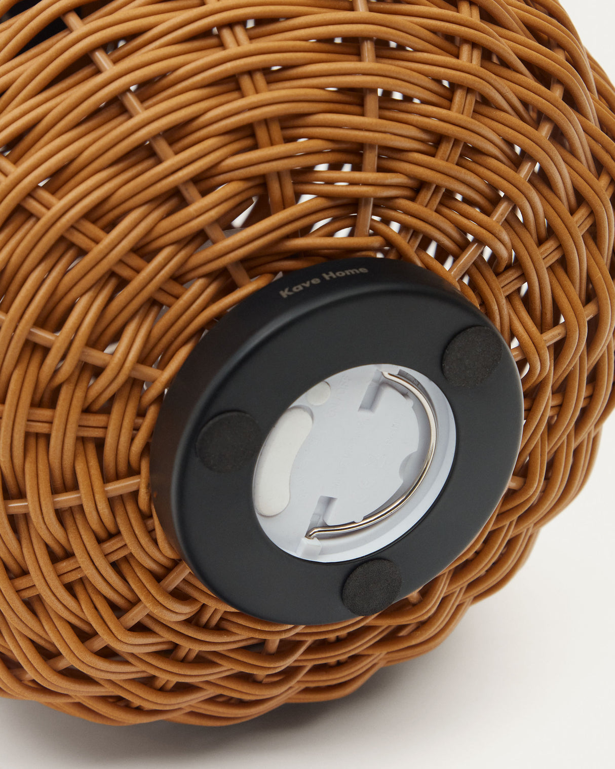 Saranella kleine tragbare Tischlampe aus Kunstrattan in Braun - ZEN ZONE Furniture