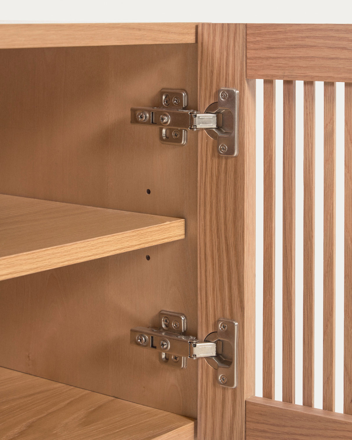 Beyla Schuhregal mit 2 Türen aus massiver Eiche und Eichenfurnier 98,5 cm FSC 100% - ZEN ZONE Furniture