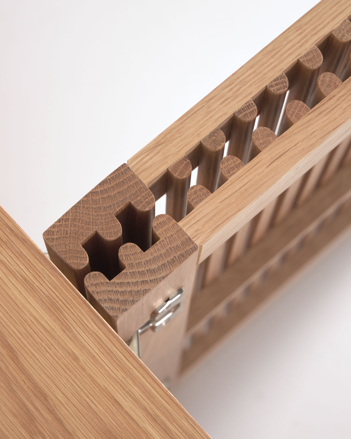 Beyla Schuhregal mit 2 Türen aus massiver Eiche und Eichenfurnier 98,5 cm FSC 100% - ZEN ZONE Furniture