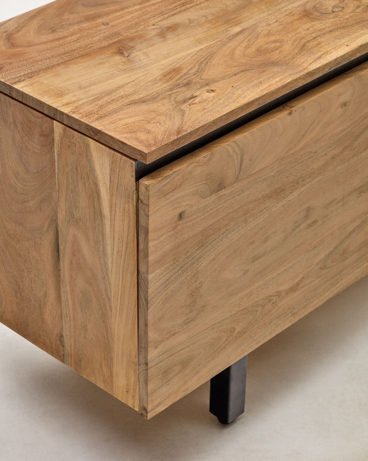 Uxue TV-Möbel 3-türig aus massivem Akazienholz mit natürlichem Finish 150 x 58 cm - ZEN ZONE Furniture