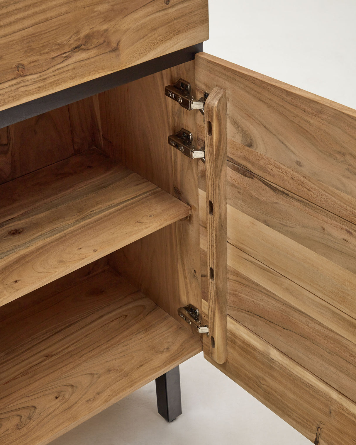 Uxue hohes Sideboard aus massivem Akazienholz mit natürlichem Finish 100 x 155 cm - ZEN ZONE Furniture