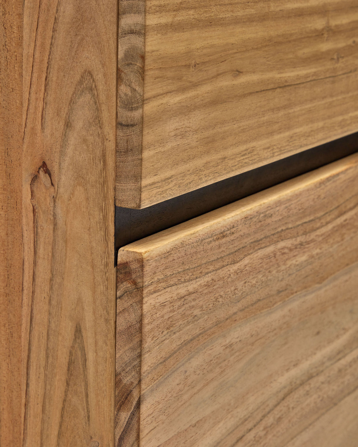 Uxue hohes Sideboard aus massivem Akazienholz mit natürlichem Finish 100 x 155 cm - ZEN ZONE Furniture