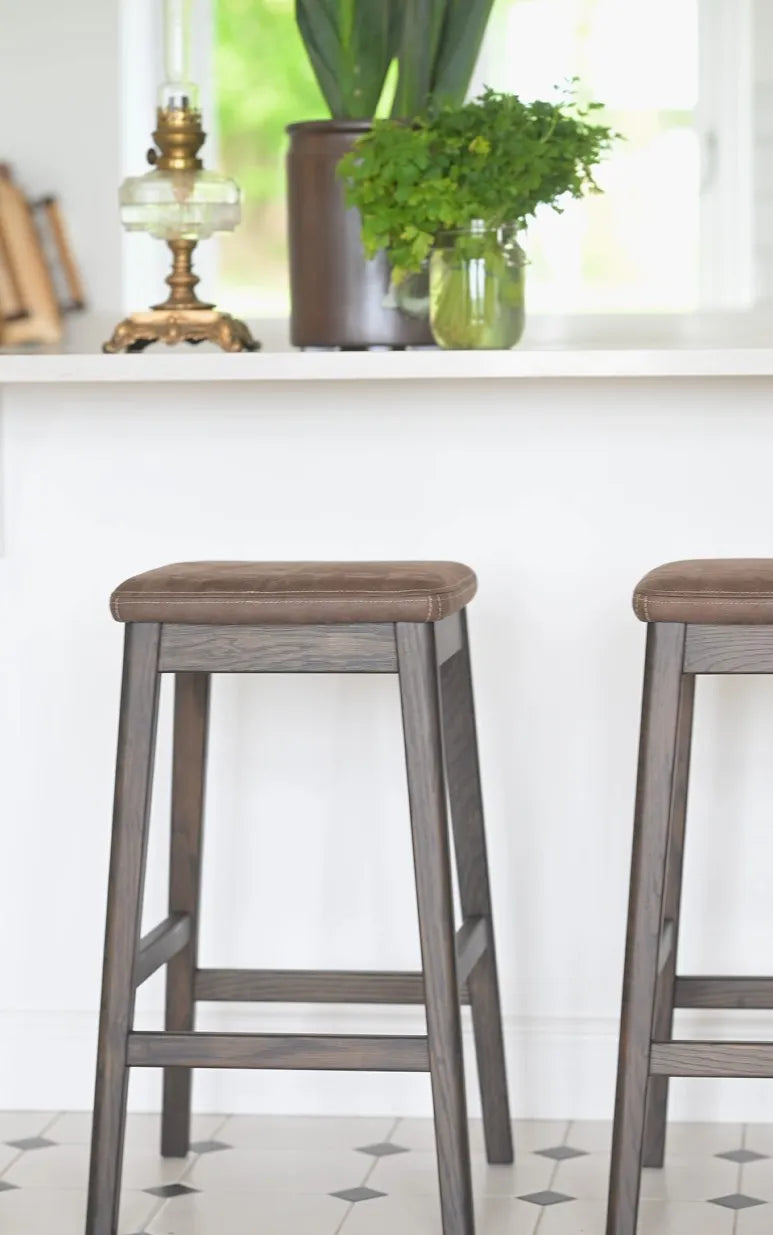 LIVERMORE Hocker aus Eiche Braun 40x40x68cm - ZEN ZONE Furniture