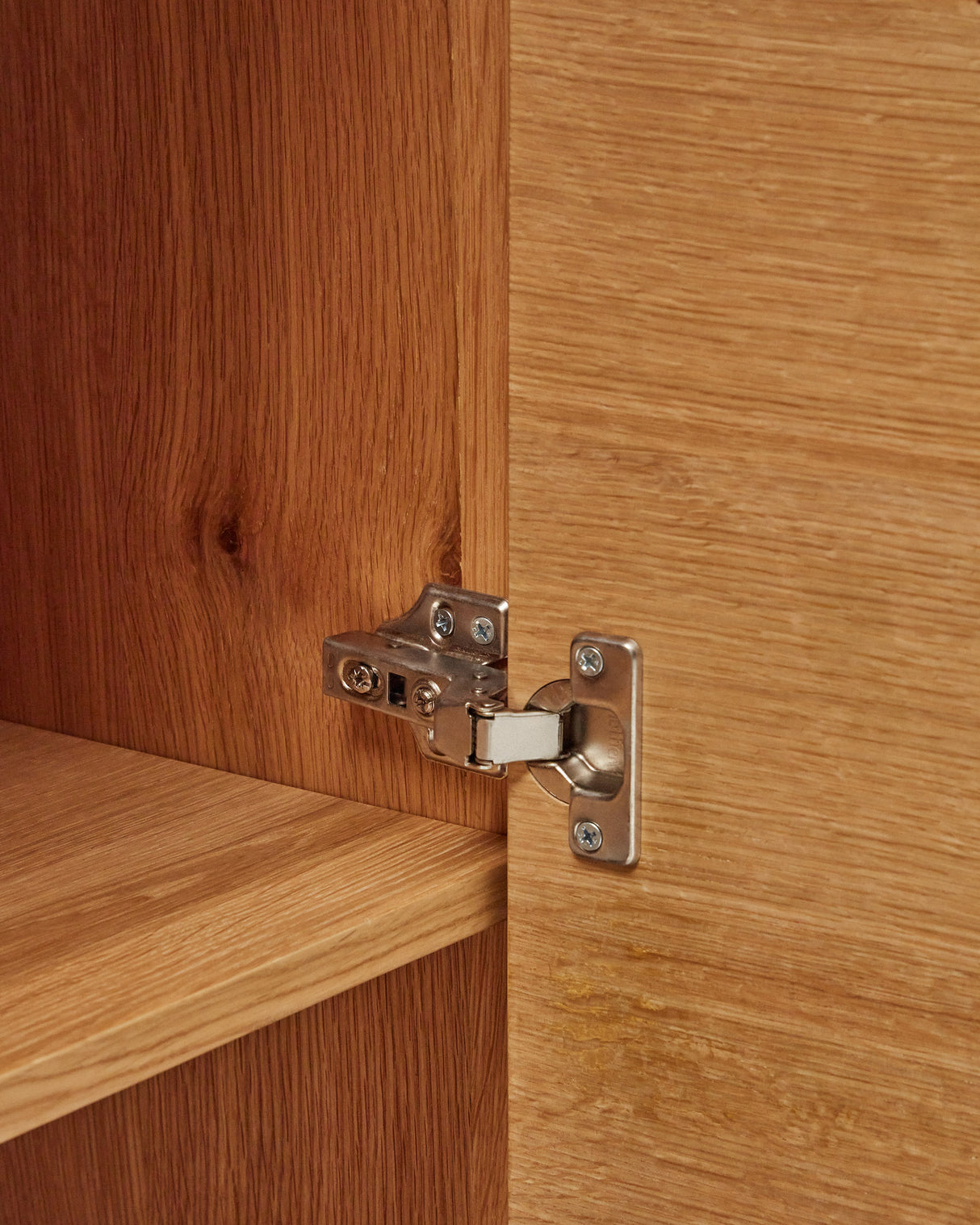 Alguema Highboard 2 Türen aus Eichenfurnier mit natürlichem Finish 100 x 163,5 cm - ZEN ZONE Furniture