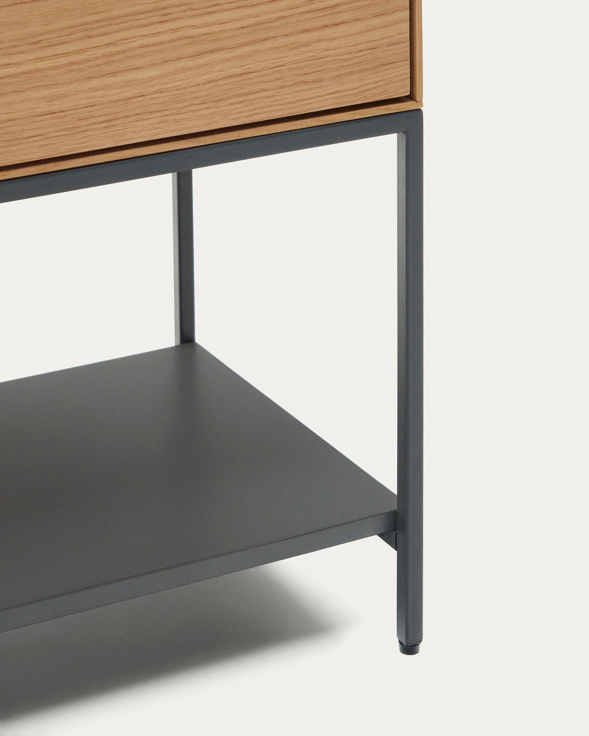 Vedrana Highboard 4 Türen aus Eichenfurnier und Stahlbeine in Schwarz 97,5 x 160 cm - ZEN ZONE Furniture