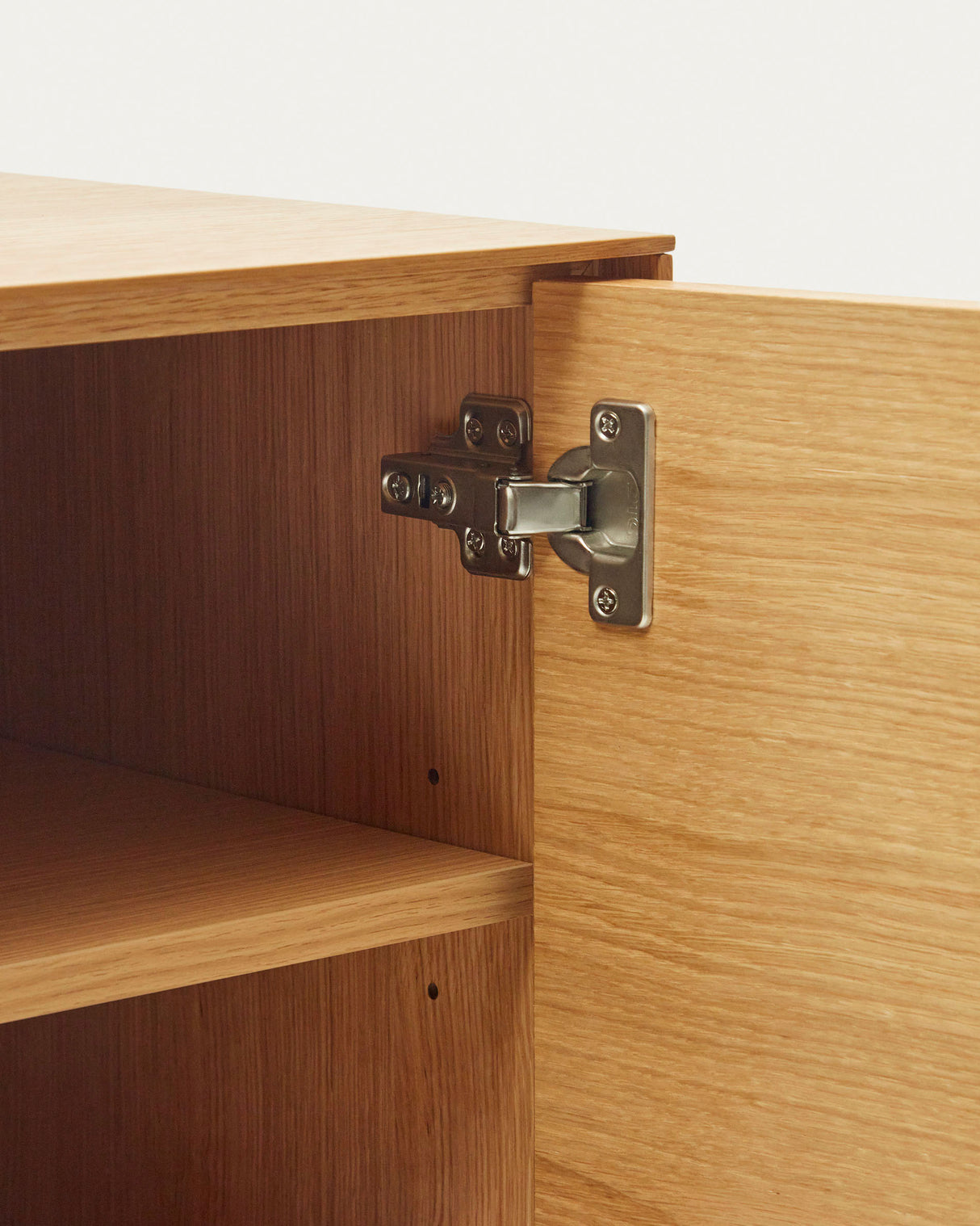 Vedrana Kommode 2 Türen aus Eichenfurnier und Stahlbeine in Schwarz 97,5 x 80 cm - ZEN ZONE Furniture