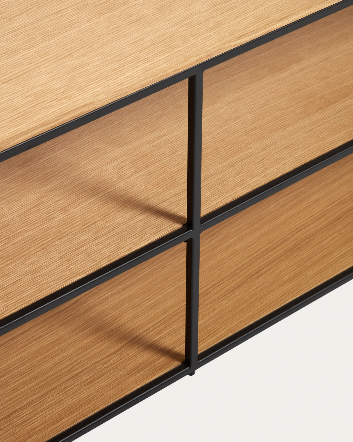 Yoana TV-Möbel aus Eichenfurnier und schwarz lackiertem Metallgestell 160 x 40 cm - ZEN ZONE Furniture