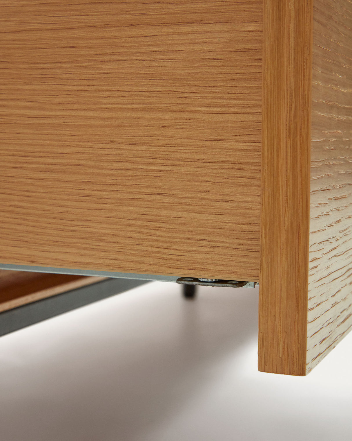 Vedrana TV-Schrank 3 Schubladen aus Eichenfurnier und Stahlbeine in Schwarz 195 x 35 cm - ZEN ZONE Furniture