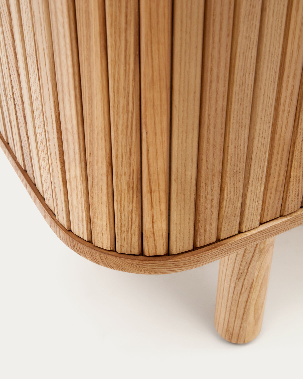 Mailen Highboard 2 Türen mit Eschenfurnier und natürlichem Finish 110 x 160 cm - ZEN ZONE Furniture