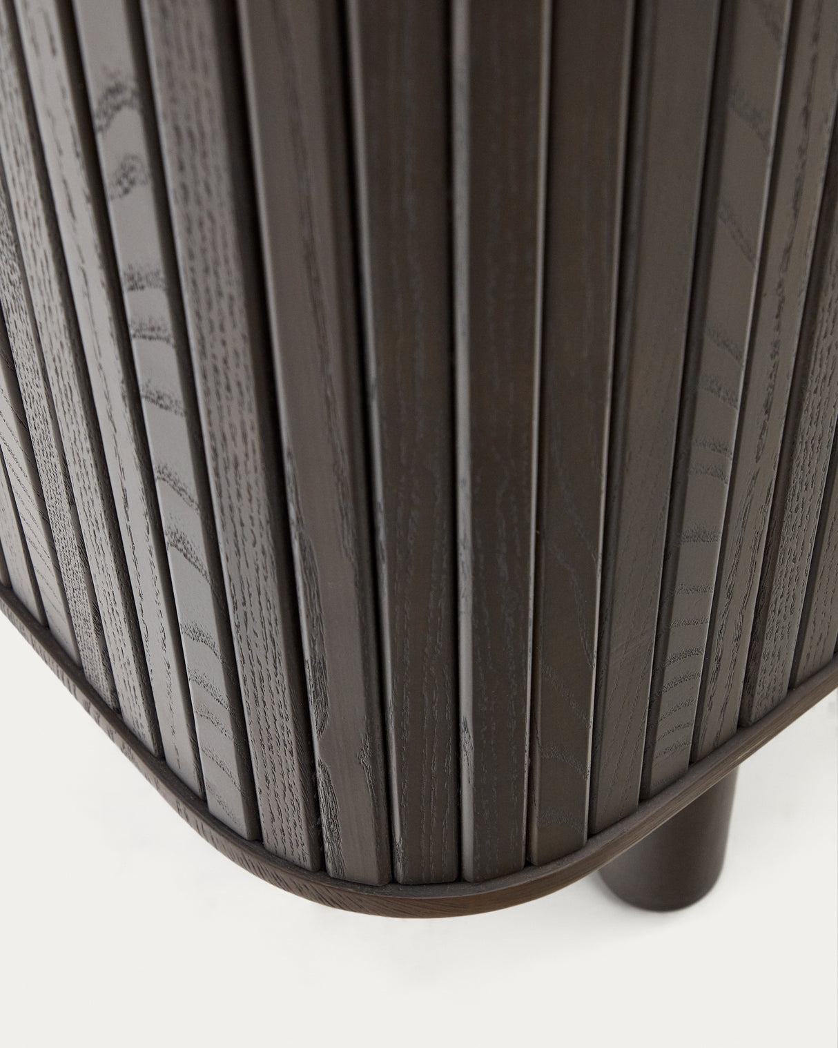 Mailen Highboard 2 Türen mit Eschenfurnier und dunklem Finish 110 x 160 cm - ZEN ZONE Furniture