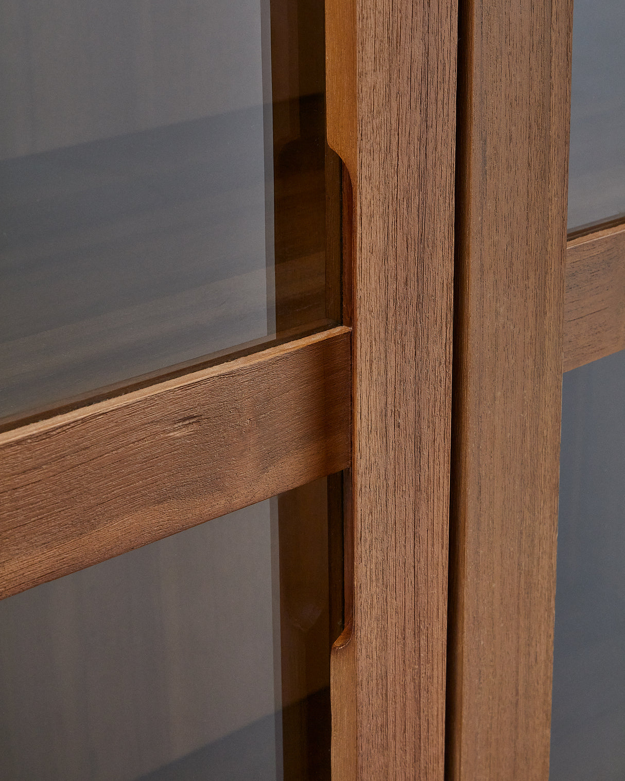 Sashi Vitrine aus massivem Teakholz 110 x 185 cm - ZEN ZONE Furniture