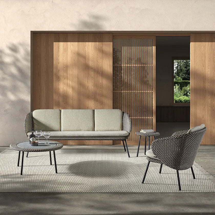 Loungesessel aus schwarzem Aluminium mit oyster-farbenem Geflecht - ZEN ZONE Furniture