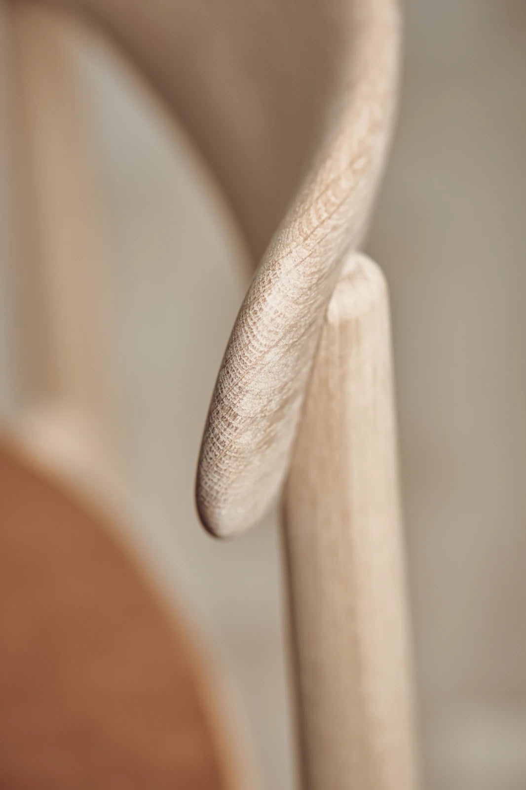 Merge Esszimmerstuhl gepolstert aus geölter Eiche, Sydney by Spoor - Leder, Cognac - ZEN ZONE Furniture